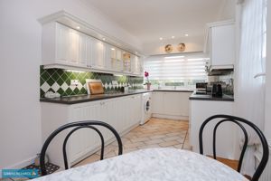 Kitchen/Breakfast Room- click for photo gallery